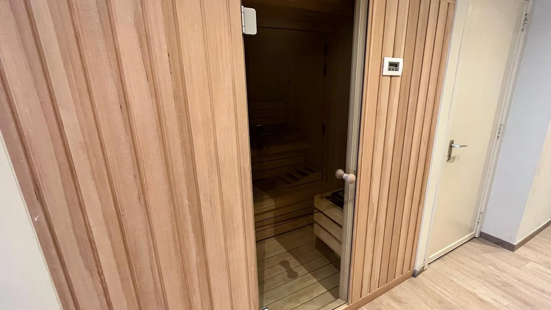 Luxurious 2-Bedroom Apartment With Sauna Front Sea View T95 contacts
